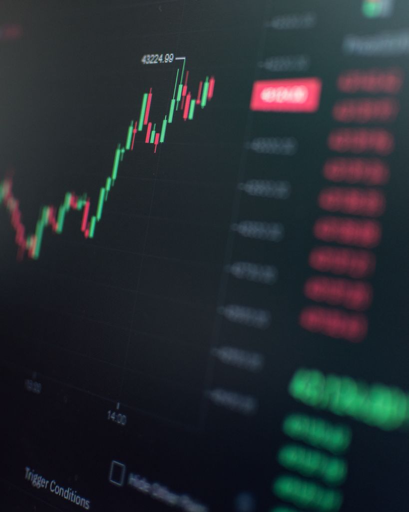 Why I’m Still Bullish on Bloom Energy (NYSE: BE) Close-up of a fluctuating cryptocurrency market chart showing stock prices on a digital screen.