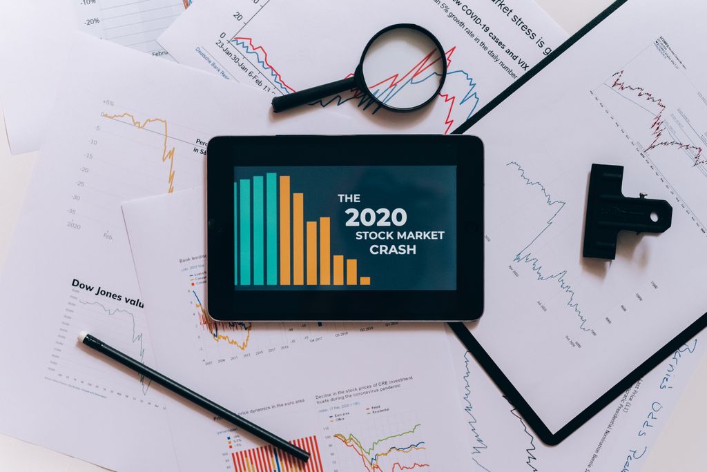 Why I’m Still Bullish on Bloom Energy (NYSE: BE) Flat lay of tablet showing 2020 stock market crash with charts and papers.